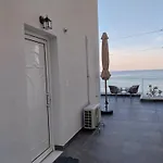 Galazio Seaside Luxury & Coffee Shop Апартаменты