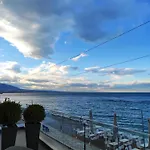 아파트 Galazio Seaside Luxury & Coffee Shop 플라타모나스