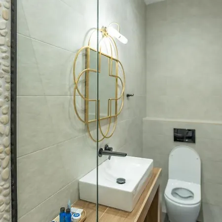 Galazio Seaside Luxury & Coffee Shop Apartment