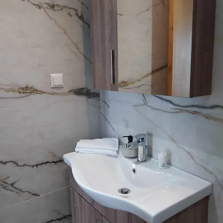 Galazio Seaside Luxury & Coffee Shop Apartment *