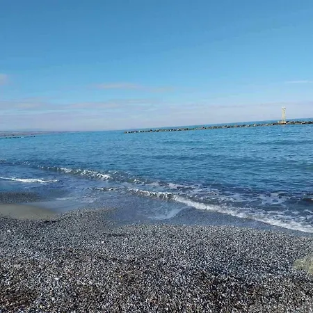 Galazio Seaside Luxury & Coffee Shop Apartment *