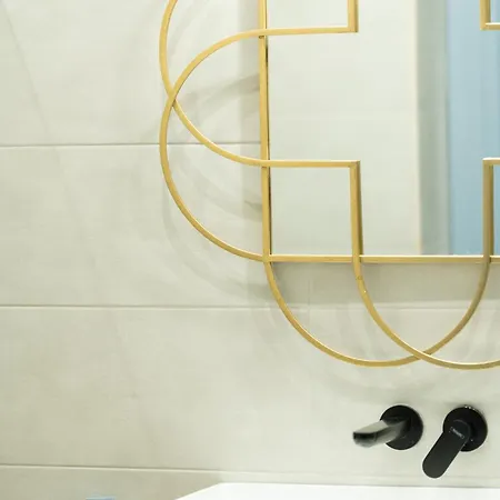 Galazio Seaside Luxury & Coffee Shop Apartment