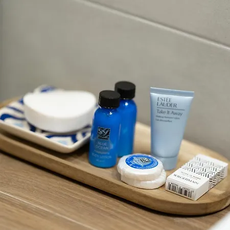 Galazio Seaside Luxury & Coffee Shop Apartment