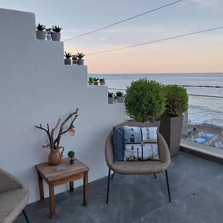 Galazio Seaside Luxury & Coffee Shop Apartment *