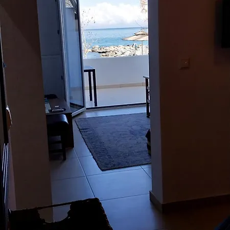 Galazio Seaside Luxury & Coffee Shop Apartment