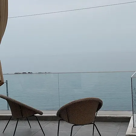 Daire Galazio Seaside Luxury & Coffee Shop *