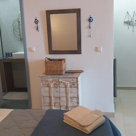 Galazio Seaside Luxury & Coffee Shop Apartment *