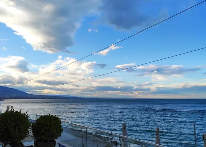 アパート Galazio Seaside Luxury & Coffee Shop プラタモナス
